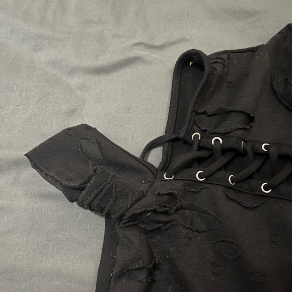 Killstar Cold-Shoulder Crop Top - Picture 3 of 5